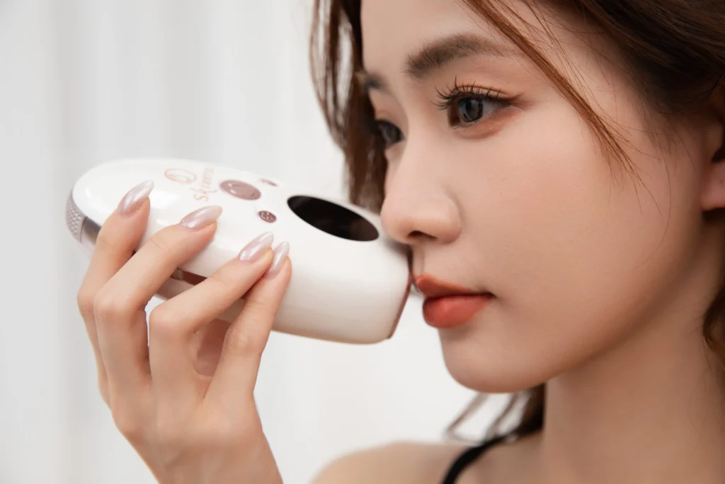 ErosKare依洛絲脈衝光除毛機 模特兒臉頰除毛 溫和IPL美容